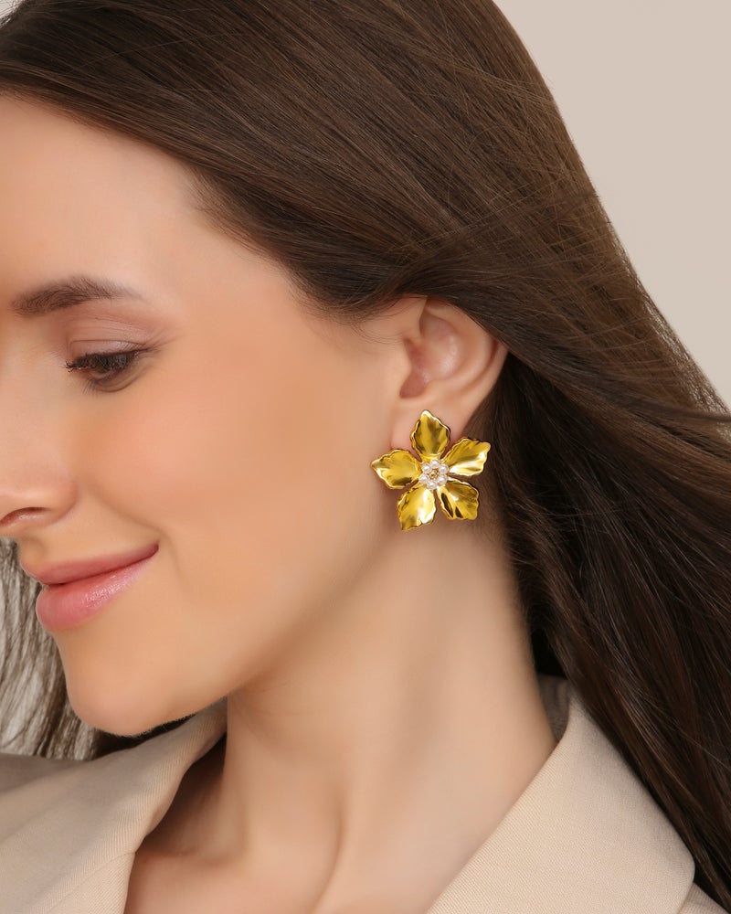 TAAHIRA Celine Flower Stud Earrings - Image 4